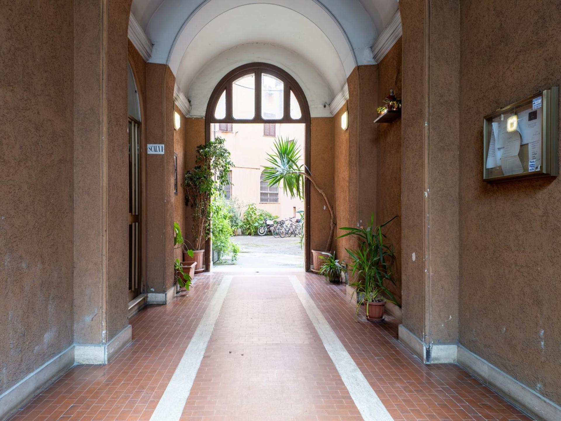 The Best Rent - Spacious One-Bedroom Apartment Near Colosseum Roma Ngoại thất bức ảnh